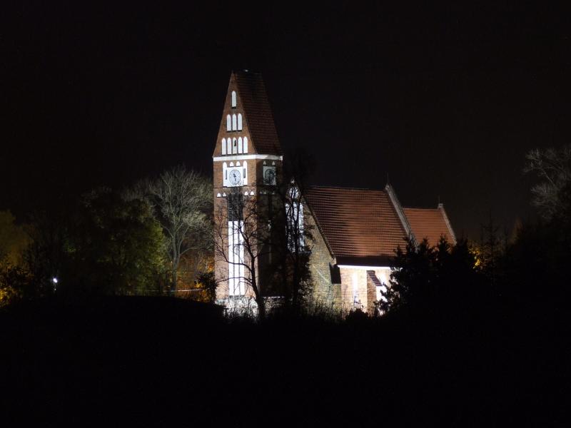 Podświetlenie kościoła w Papowie Toruńskim